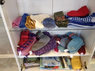 Villasukkia ja virkattuja töpökkäitä